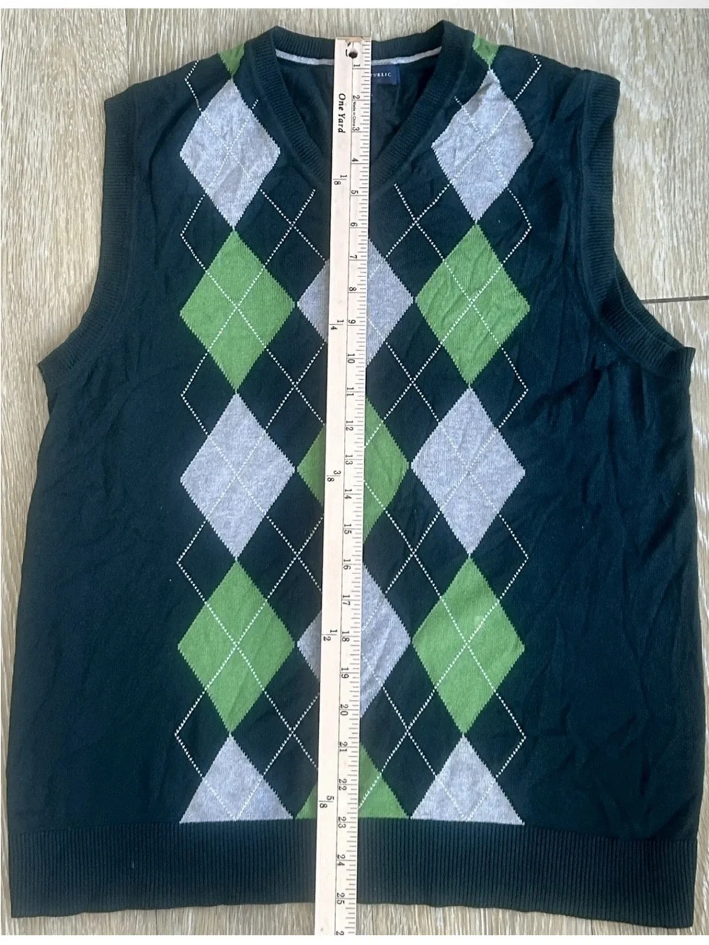 Men's Dark Green Argyle V-Neck Sweater Vest - Green & Gray